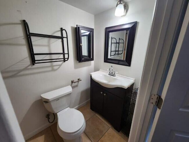 Building Photo - 1123 Pedrick Ct