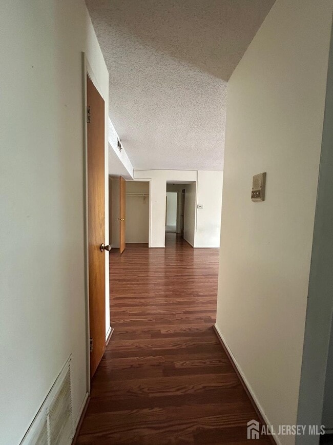 Foto del edificio - 517 Edison Glen Terrace