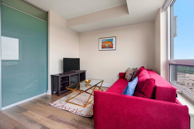 Building Photo - 31 Bales Ave