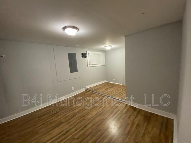 Foto del edificio - 1701 Adamson St