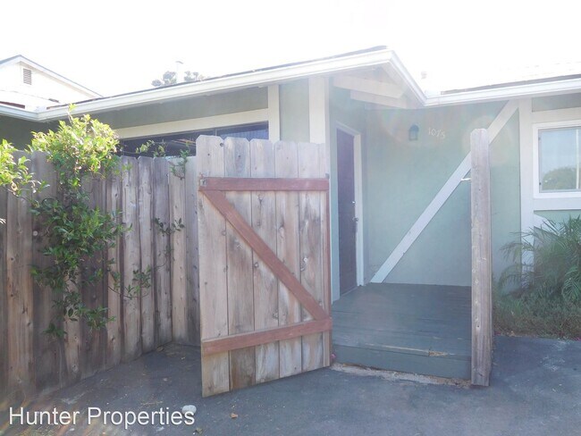 Building Photo - 2 br, 1 bath Apartment - 1075 GARDENA RD.