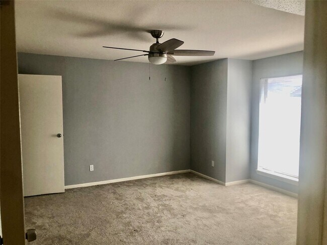 Foto del edificio - 3150 Walnut Bend Ln