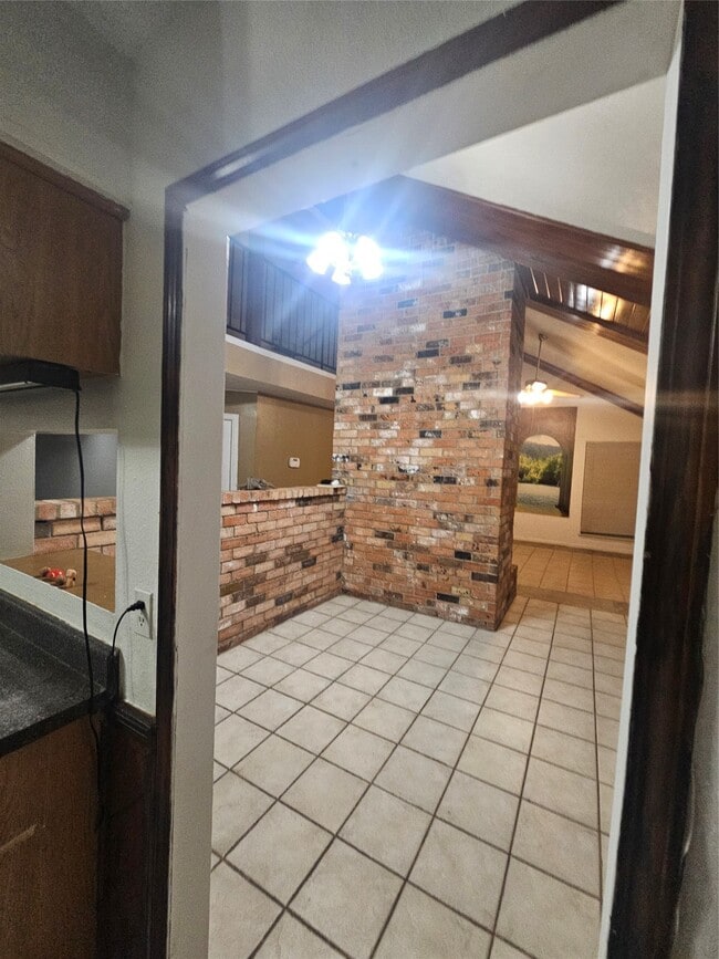 Building Photo - 4011 Alshire Dr