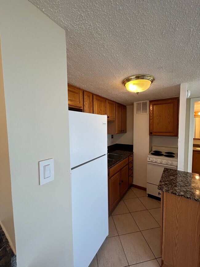 Building Photo - 4180 N Marine Dr