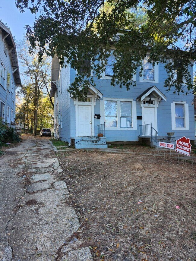 Building Photo - 621 Merrick St