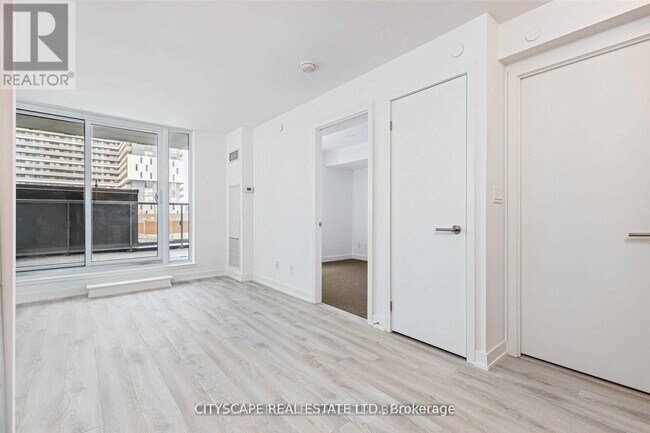 Building Photo - 120-120 Varna Dr