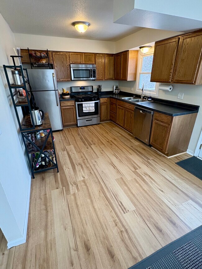 Cocina - 304 E Bell Ave