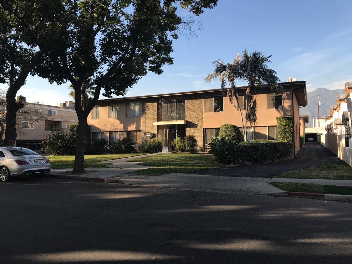 Primary Photo - 805 Arcadia Ave