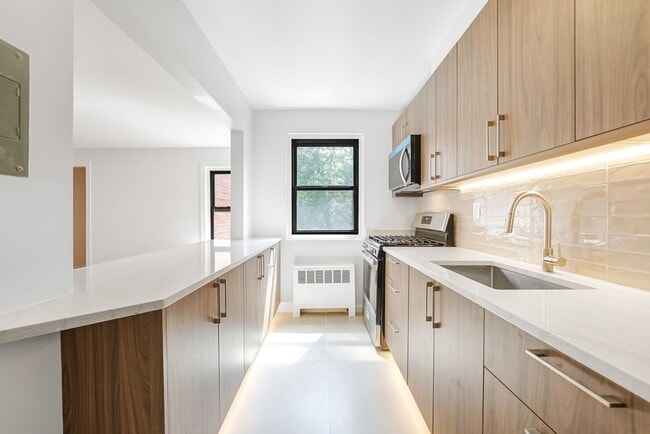Building Photo - Hudson Terrace E14