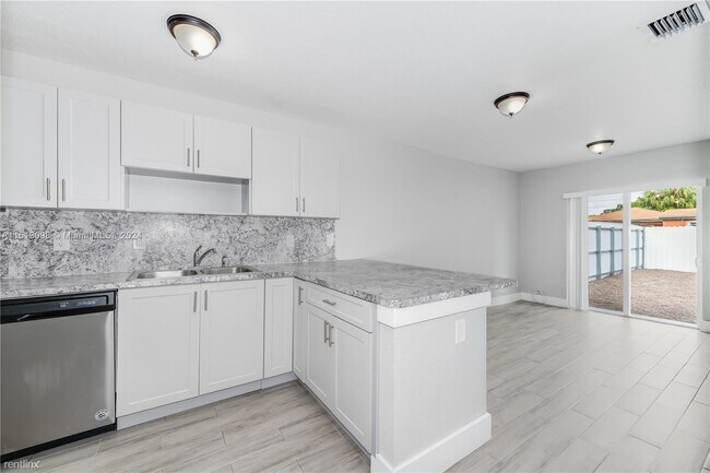 Foto del edificio - 3 br, 2 bath House - 2419 NW 101st St # 2419