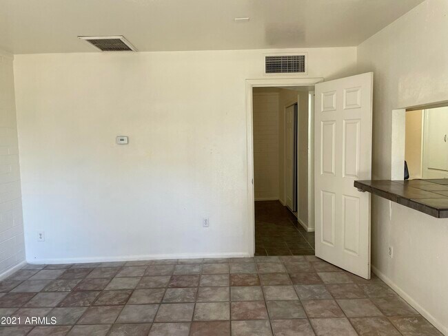 Building Photo - 33 E Ruth Ave