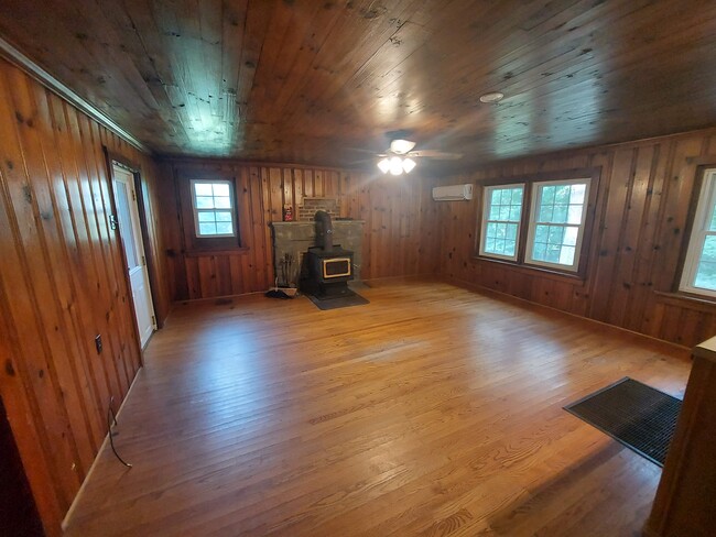 Foto del edificio - 4211 Yellow Mountain Rd