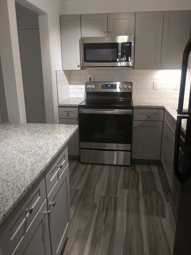 Foto principal - 565 Talcottville Rd