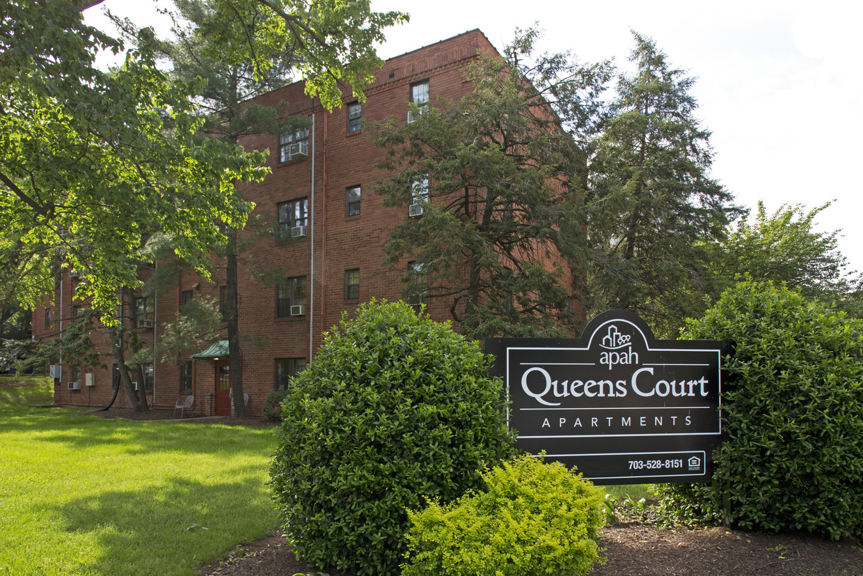 Foto principal - Queens Court Apartments