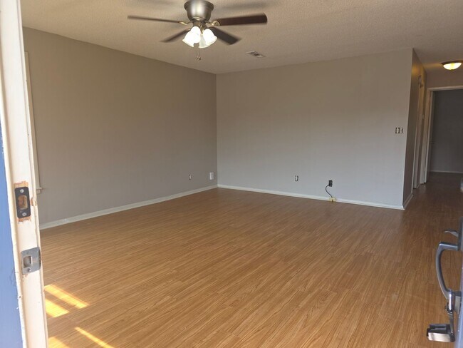 Foto del edificio - 12105 Carriage Ct SE