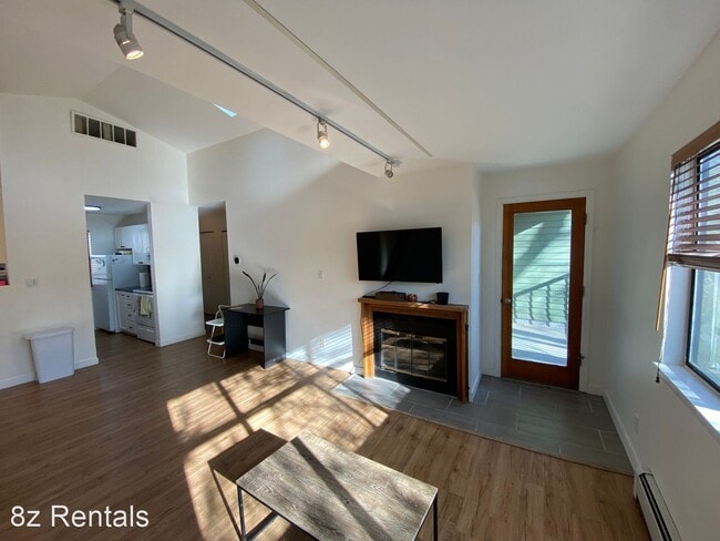 Building Photo - 2 br, 2 bath House - 1830 22nd Street #9