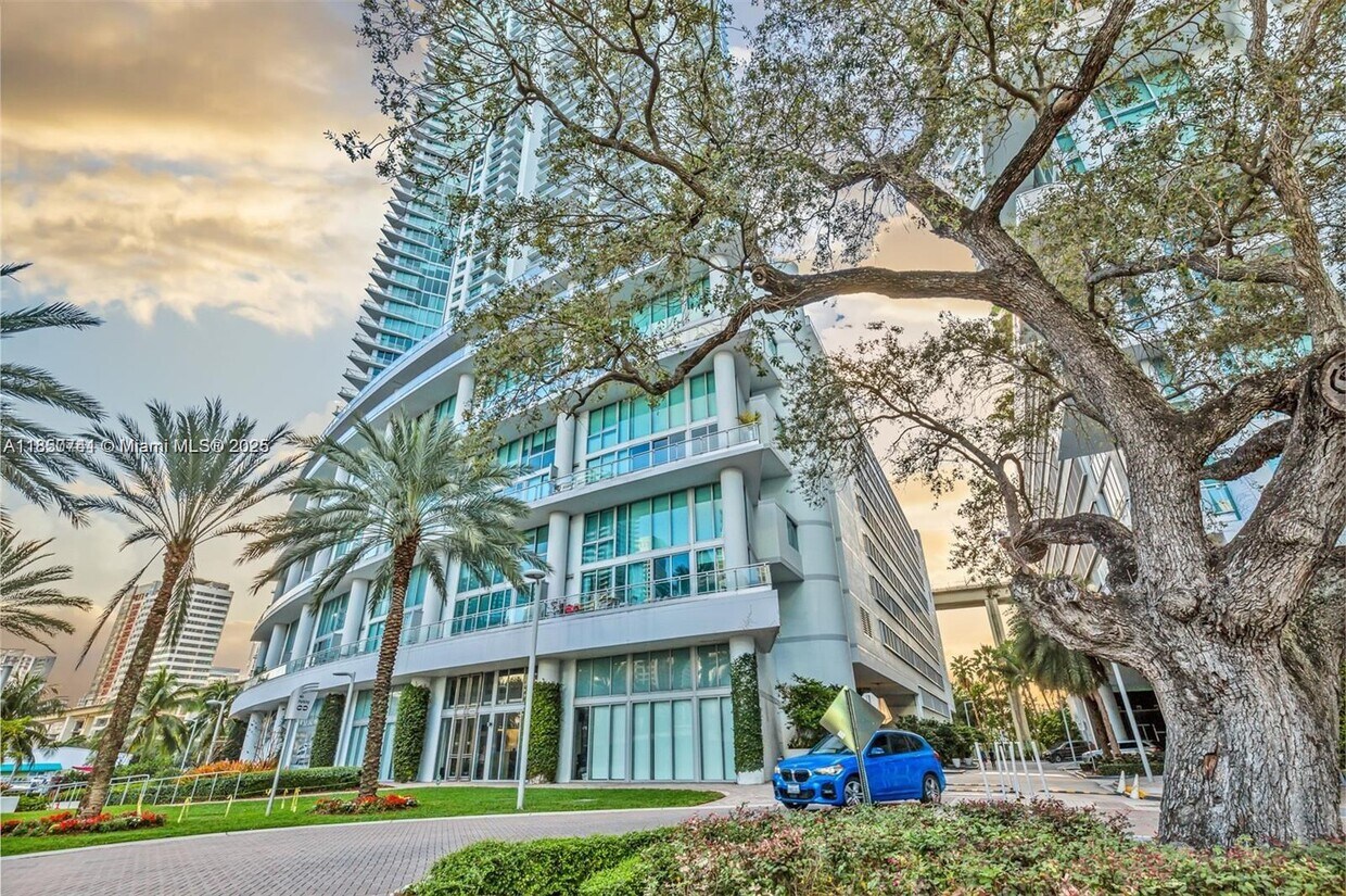 Foto principal - 92 SW 3rd St