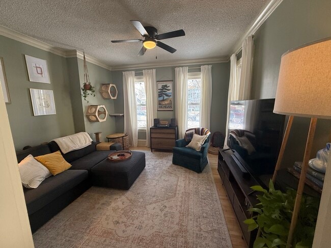 Building Photo - 2523 28th Ave S