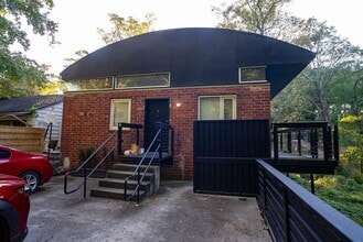 Building Photo - 15 Burbank Dr SW