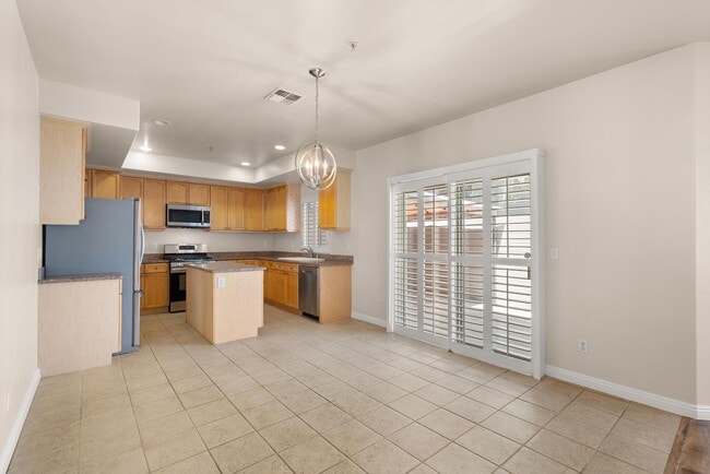 Foto del edificio - 15804 Crest Ln
