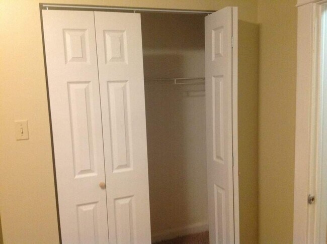 Closet - 302 River Rd