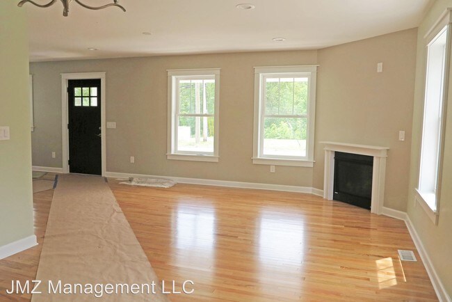 Building Photo - 450 Fairbrook St