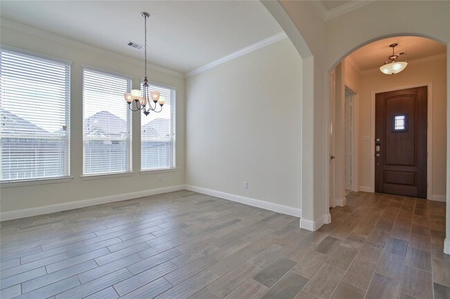 Building Photo - 2027 Scenic Hollow Ln
