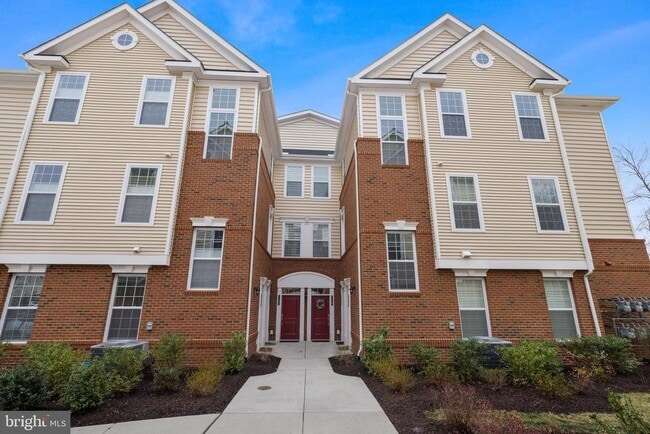 Building Photo - 23275 Milltown Knoll Square