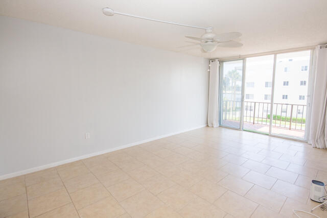 Building Photo - 301 Croton Ave