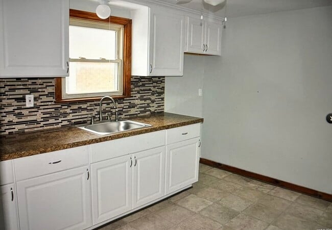 Building Photo - 110 Waverly Ave