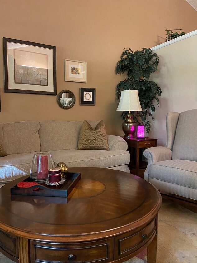 Foto principal - 6644 Foxdale Cir