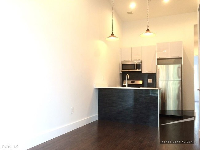 Building Photo - 138 Cornelia St