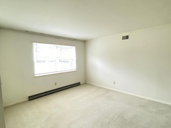 Building Photo - 625 Abbey Dr