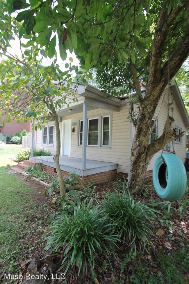 Building Photo - 2 br, 1 bath House - 112 E Elliott Street