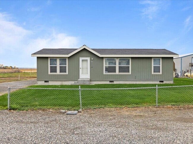 Building Photo - 447 Harrison Rd