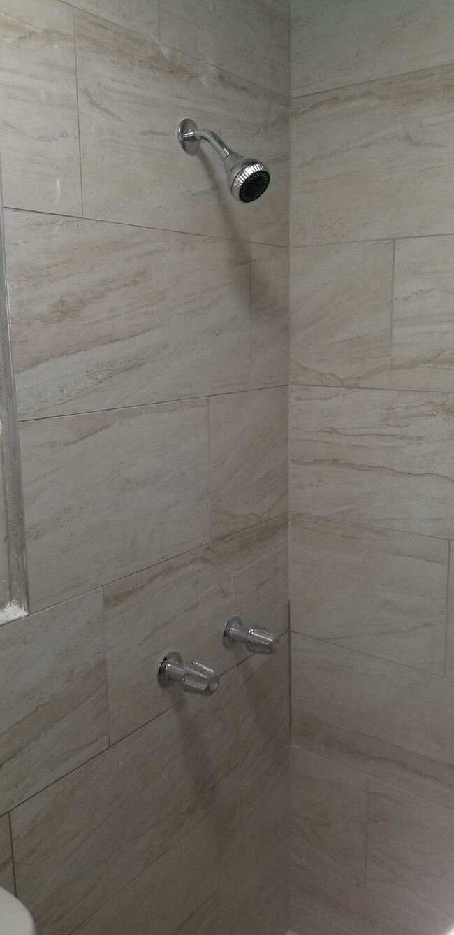 Foto del edificio - 755 Harem Ave
