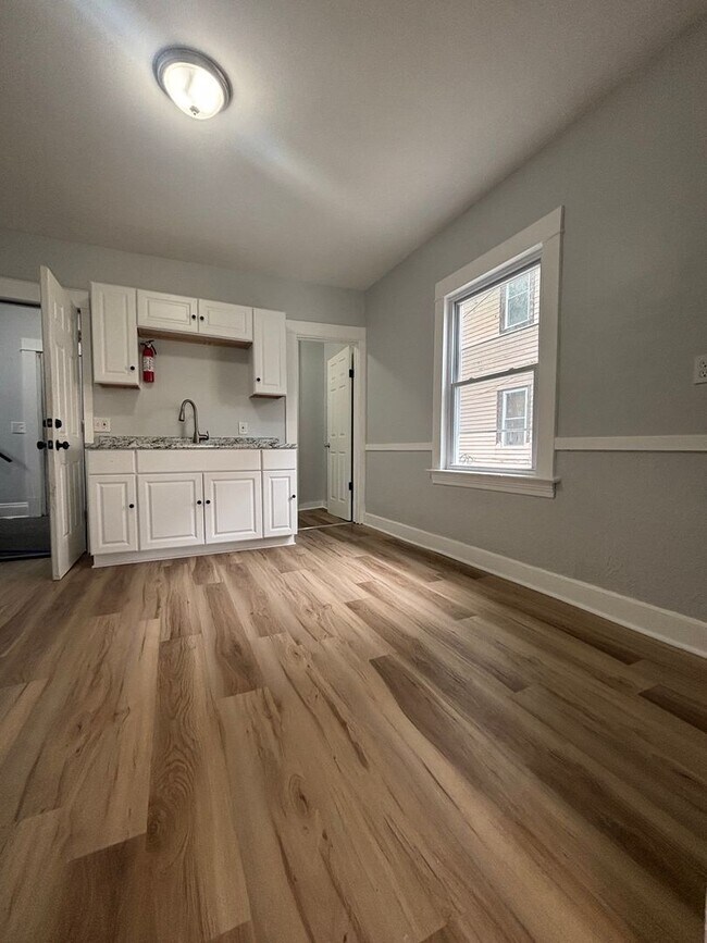 Foto del edificio - 12709 Parkhill Ave