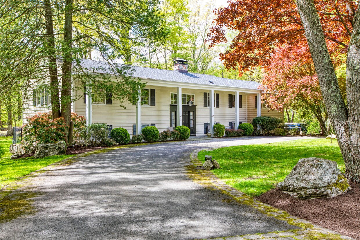 Primary Photo - 119 Dundee Rd