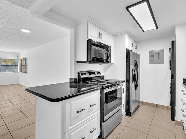 Foto del edificio - 220 Lakeview Dr