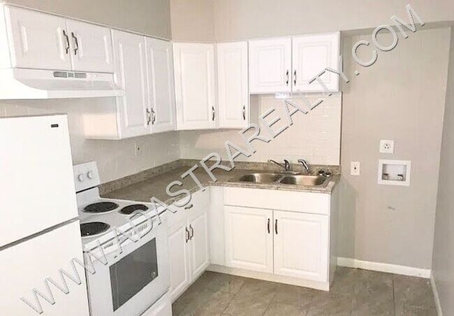 Foto del edificio - Affordable Lees Summit Duplex-Available NOW!!