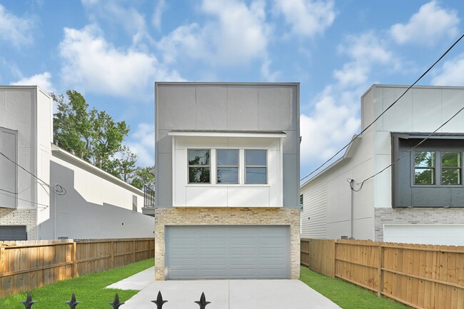 Building Photo - 90 Burress St