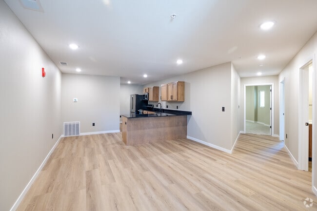 3BR, 2BA - 1,455SF - Kitchen and Dining - Woodland Hills Townhomes – Comfortable & C...