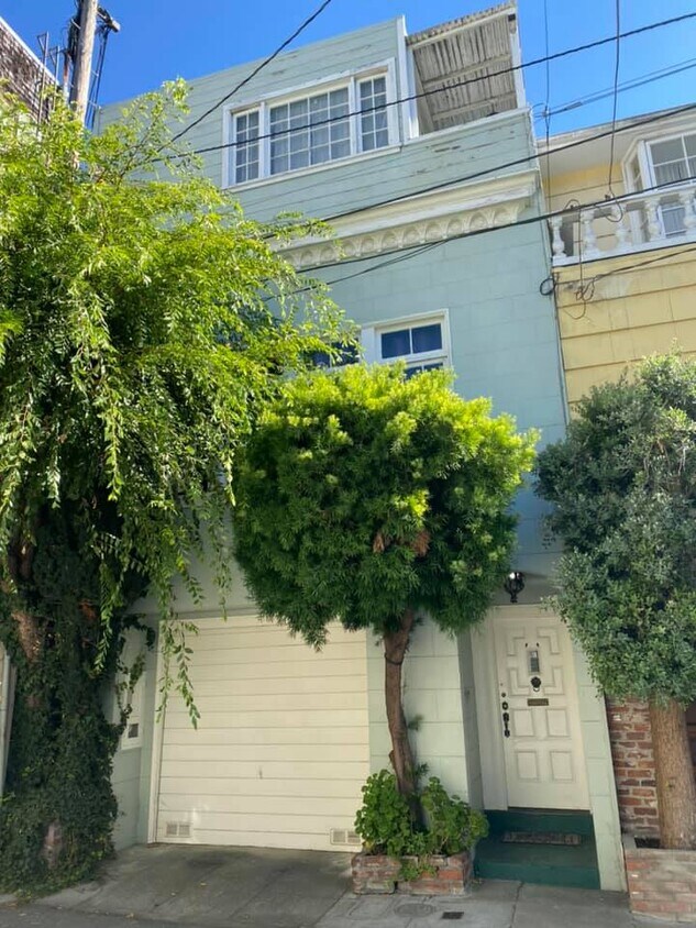 Primary Photo - 52 White St