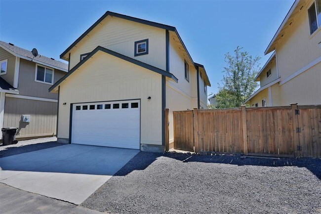Building Photo - 3 br, 2.5 bath House - 20162 Merriewood Lane