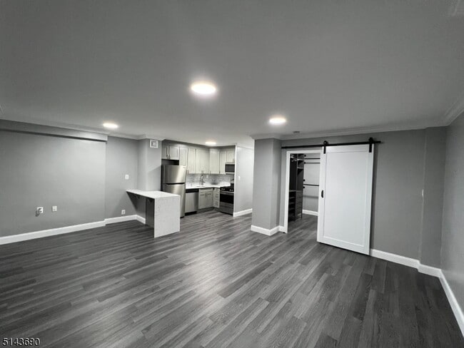 Building Photo - 285 Aycrigg Ave