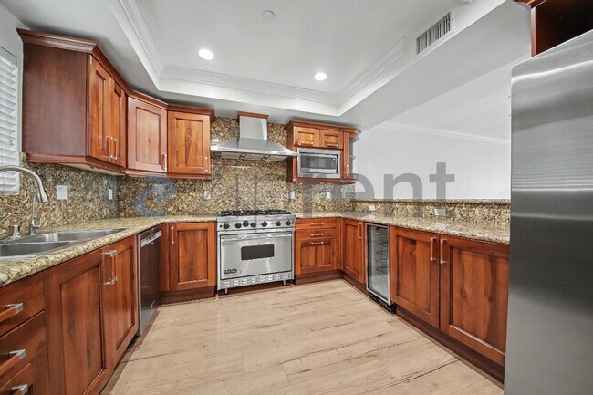 Building Photo - Unit 204
