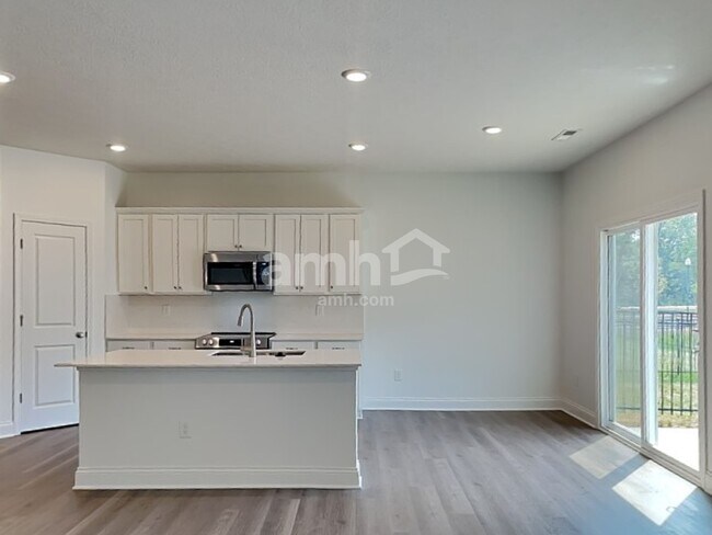 Building Photo - 305 Pne Hl Ct