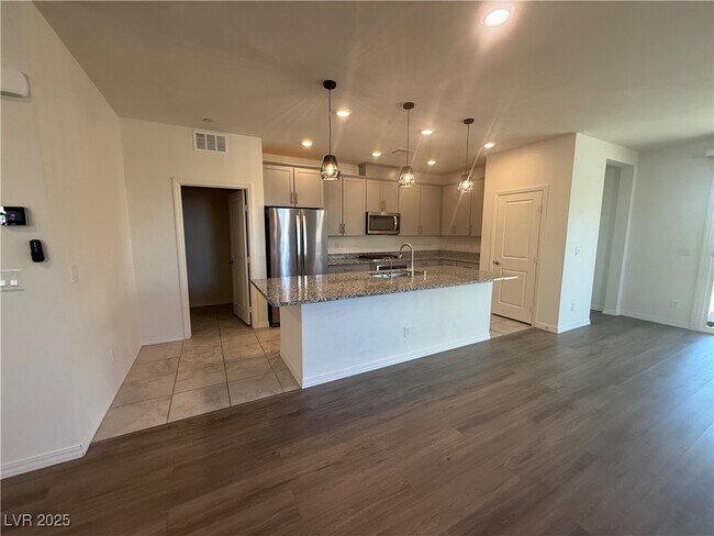 Foto del edificio - 2263 Palatino St