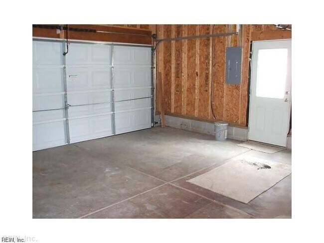 Building Photo - 3011 Newbury Ct