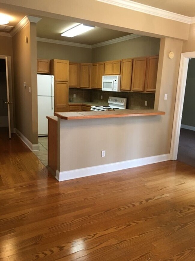 Building Photo - 2 bedroom/2 bath condo across from the TAC